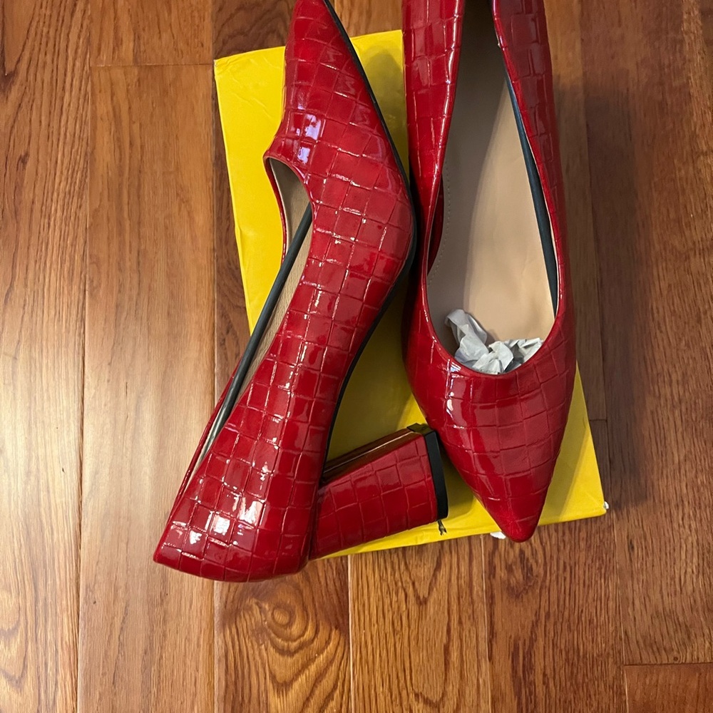Elegant Red Croc-Embossed Women's Pumps